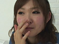 女の鼻クソほじり