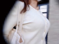 ○○電車＃004 巨乳を強調し街を闊歩する変態女
