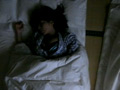夫婦で宿泊中の奥さんに夜○い寝取られ大胆SEX○撮