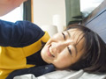 女の子がおむつを当てられる映像「優しい日常」