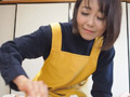 女の子がおむつを当てられる映像「優しい日常」