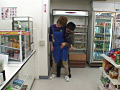 コンビニ店員が客に脅され性行為！店内でアナルファック