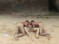 海辺でイケメン達が3Pエッチ！【アクスタ4】