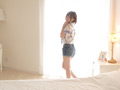 超可愛い人気女優 麻里梨夏チャンの羽根くすぐり地獄！
