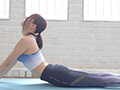 大人気女優 浜崎真緒チャンの筆いたずら、霧吹き攻め！
