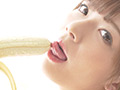 大人気女優 麻里梨夏チャンの極上舌ベロでバナナ舐め！