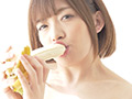 大人気女優 麻里梨夏チャンの極上舌ベロでバナナ舐め！