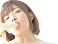 大人気女優 麻里梨夏チャンの極上舌ベロでバナナ舐め！