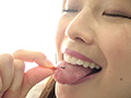 宮沢ちはるチャンの巨大女ツバベロ責め＆手コキプレイ！