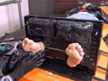 ブラシグローブで笑い悶える！遥を足枷固定くすぐり！3 サンプル画像5
