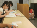 勤務中に我慢し切れず弾丸放尿しちゃった女2