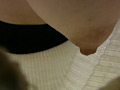検眼しているときのあいた胸元で捉えた乳首○撮