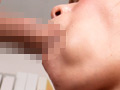 顔動かさずに舌で亀頭かき混ぜ続けるフェラチオ