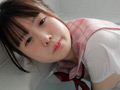 着衣のまま濡れていくグラビアアイドル
