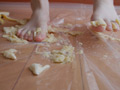 足とお尻でむぎゅーっ！