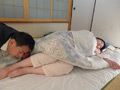 熟妻 義父に突然、毛深い陰部を舐められた嫁
