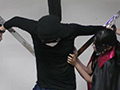 マント痴女に磔にされて、くすぐりの刑にかけられたM男