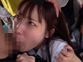 通学電車で敏感乳首痴●