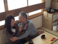 山村集落のおばさんを喰いまくる絶倫自治会長の映像