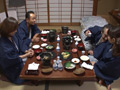 百美花（55歳）夫の寝ている横で友人の旦那に…