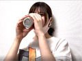色白スレンダー嬢に水を飲ませてSTRONG腹パンチ！II