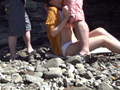 人気のない浜辺で○○を繰り返す○○○魔の記録映像