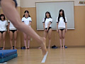 跳ねる裸足の脚が好き