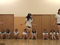 跳ねる裸足の脚が好き
