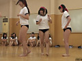 跳ねる裸足の脚が好き