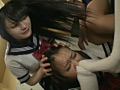 美少女JK 密室女子足臭いじめ！！