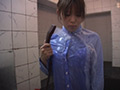 濡れる窮屈な制服