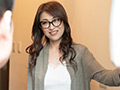 コタツの中で股間を弄られこっそり欲情する美熟女