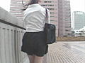 風中の少女1 風に舞うスカート