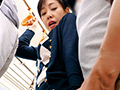 人妻痴○電車～さわられた五十路母～ 福田由貴