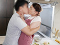 追撃ピストンで息子に中出しされてしまった 里崎愛佳