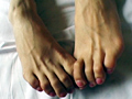 足裏を見せる女2