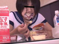 開口で食事01