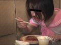 開口で食事02