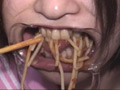 開口で食事02