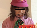開口で食事03