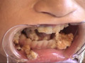 開口で食事03