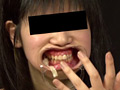 開口で食事06