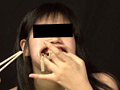 開口で食事06