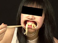 開口で食事06