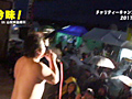 大雨の野外キャットプロレス