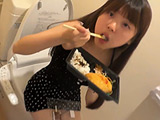ちかちゃんトイレで早弁