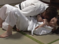 護身術を習いに来た巨乳人妻を寝技でイカせる