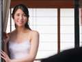 挑発的な視線で僕を誘惑する向かいに越して来た絶倫人妻