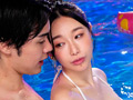 妻の大親友がナイトプールで逆NTR 三葉ちはる