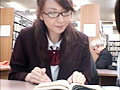 通学バスで女子○生に勃起チ○ポを握らせてヤらせる